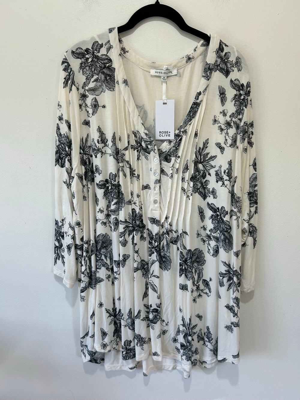 Rose + Olive top womens 3X white black floral print NWT soft flowy